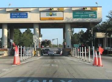 Toll booth worker charged with stealing money at Leesburg turnpike post