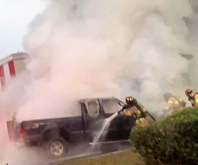 Ocala firefighters quickly extinguish truck fire near fast-food drive-through