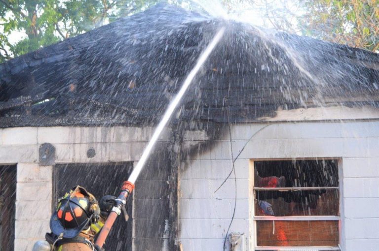 Early morning blazes rips through vacant Ocala home