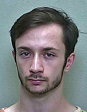 Ocala man with suspended license jailed after plowing into fence and fleeing