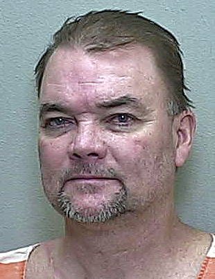 Knife-throwing Ocala man makes threats while en route to the Marion County Jail
