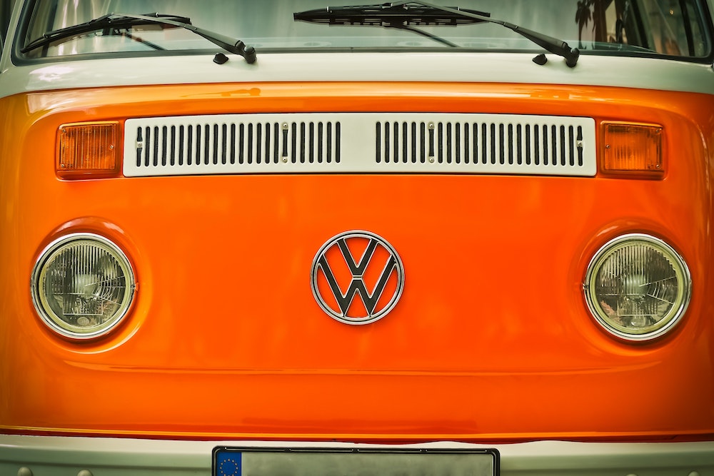 Volkswagen van (photo courtesy of Pixabay)