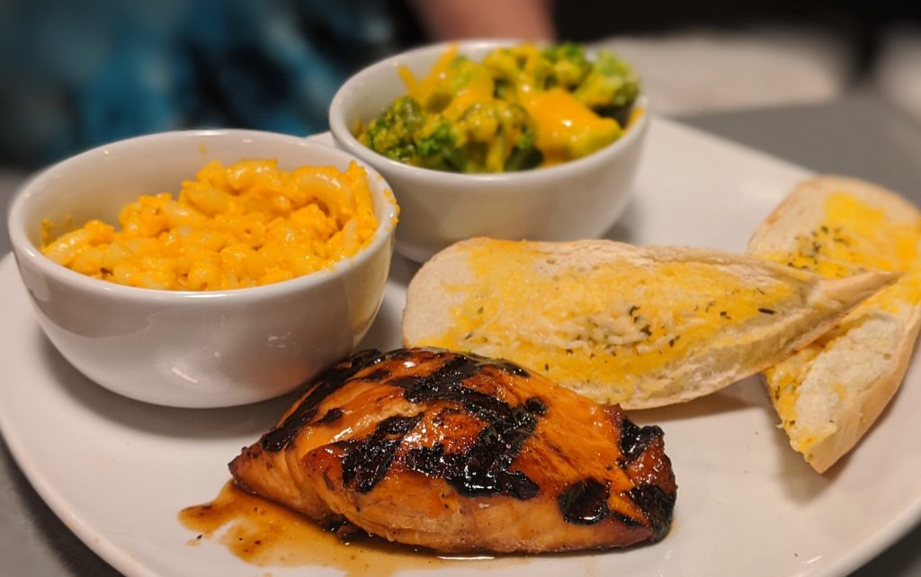 Glazed salmon with bread, broccoli, and macaroni and cheese at Locos Grill & Pub