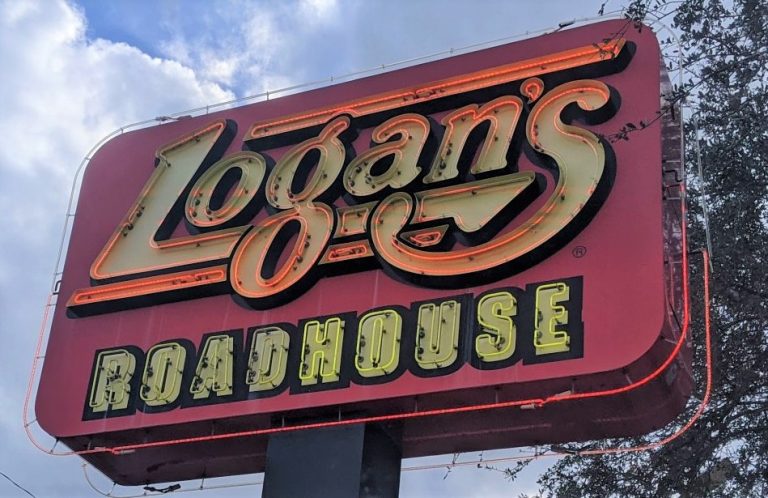 Chain steakhouse in Ocala suddenly shuts its doors and thanks patrons with posted sign