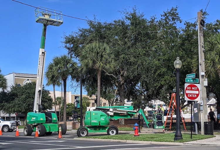 City decorating Downtown Ocala Square for holiday season despite Light Up cancellation