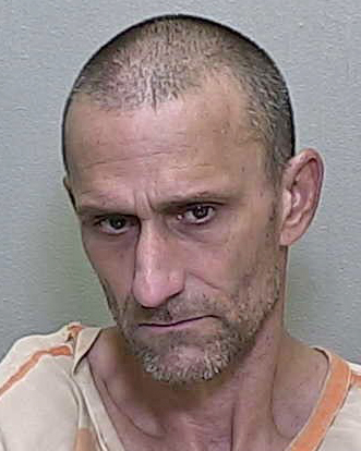 Ocala man caught with drug pipe and suspended license in traffic stop