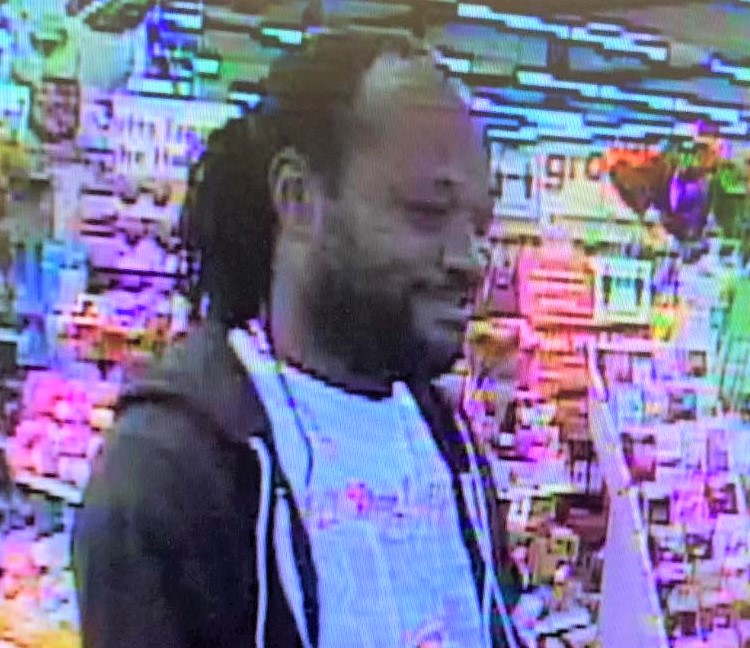 Ocala Police seeking help in nabbing bandit who ripped off wallet at Family Dollar store