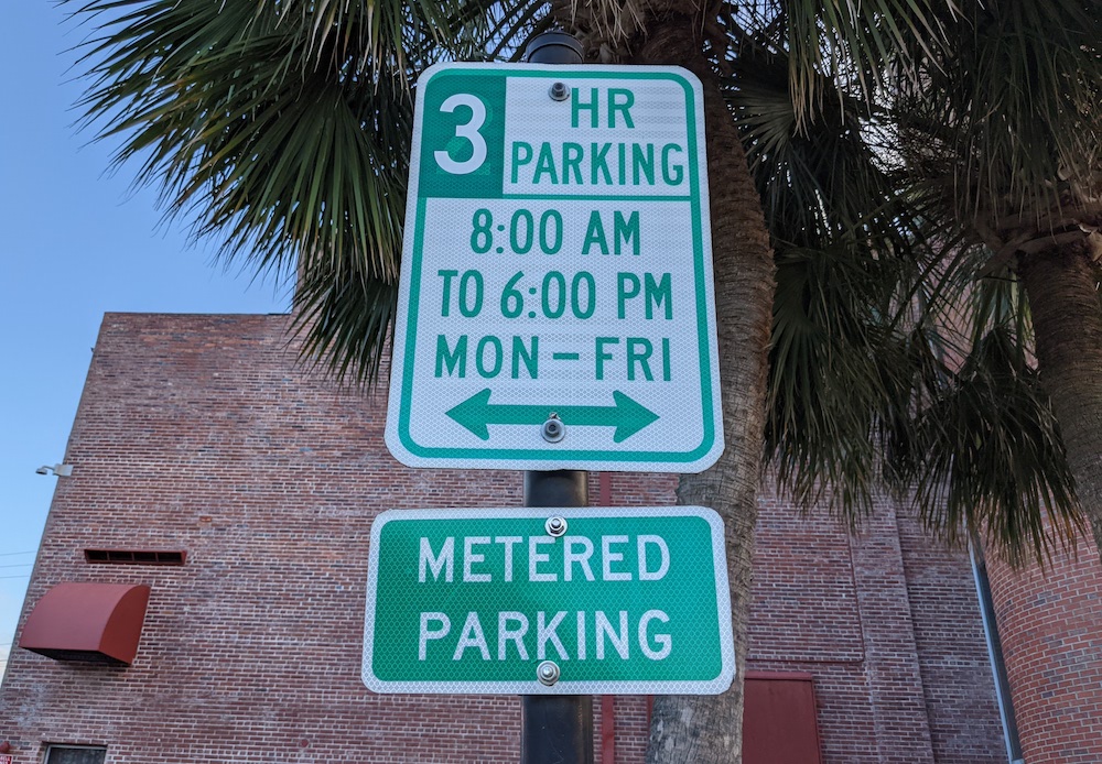 3 HR Parking sign in downtown Ocala