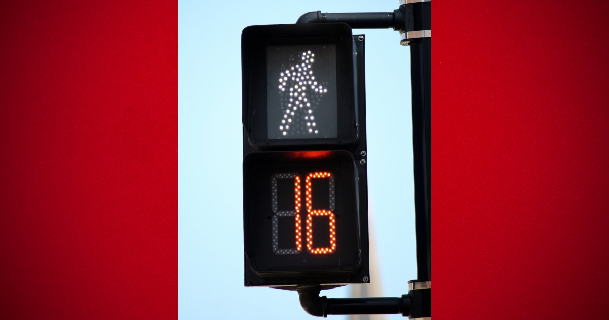 Yield to pedestrians when turning on green