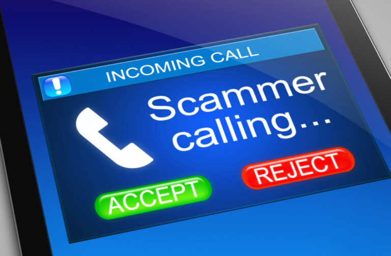 Incoming call from scammer on smart phone