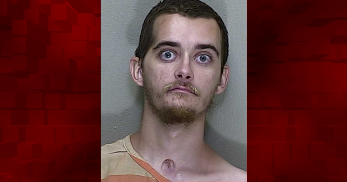 Ocala man breaks into garage and steals money from parked car