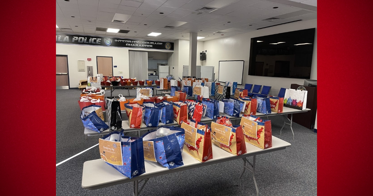 Ocala Police Department donates Thanksgiving meals to families in need 1