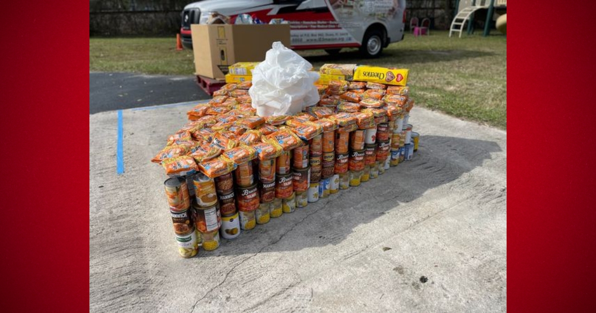 Vanguard High School and Ocala Health combine for nearly 6000 pound food donation
