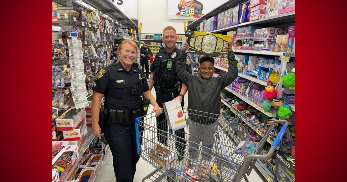 Ocala police officers team up with Walmart for successful ‘Shop with a Cop event 3