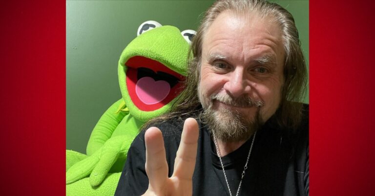 Guy Gilchrist with kermit updated