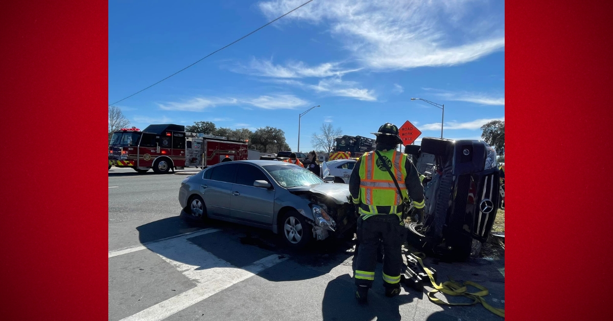 Two people injured in crash at NW 8th Street N Pine Avenue intersection