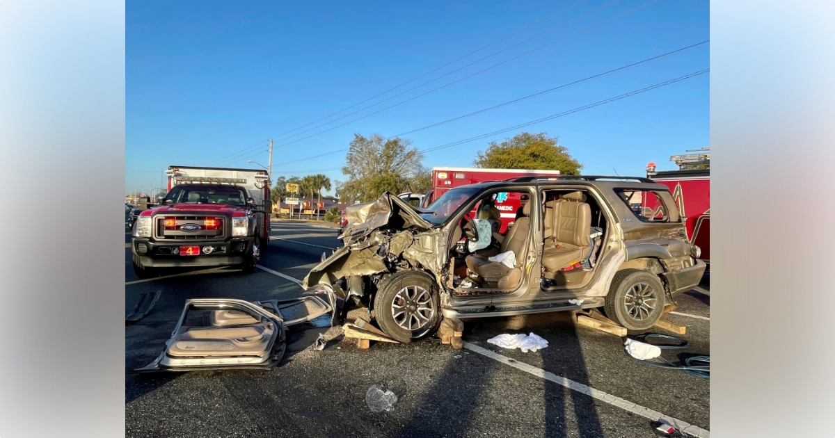 One person extricated trauma alerted after multi vehicle crash on SR 200