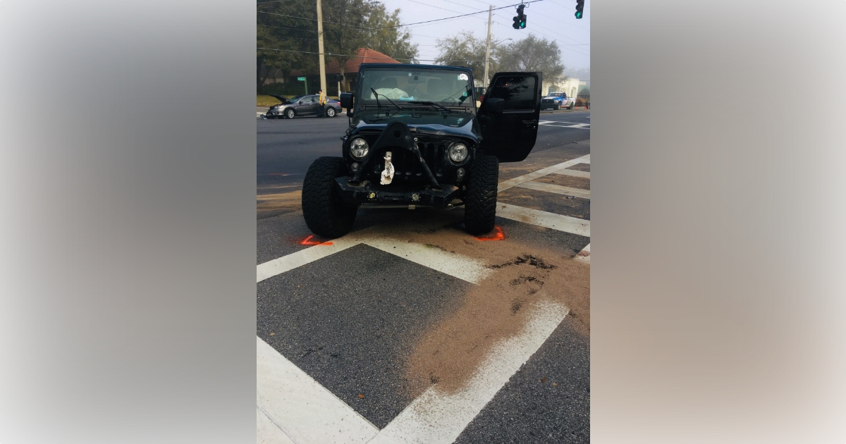 Two people trauma alerted after multi vehicle crash on SW 27th Avenue 2