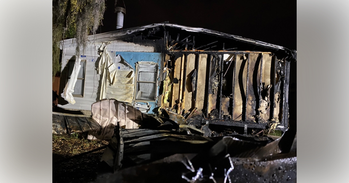 Family of five displaced after shed fire damages mobile home Family of five displaced after shed fire damages mobile home