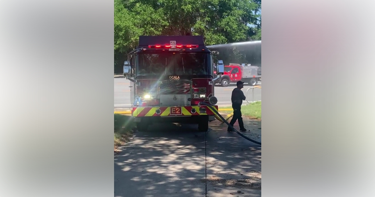 Local firefighters extinguish vehicle fire in southeast Ocala 1 Local firefighters extinguish vehicle fire in southeast Ocala 1