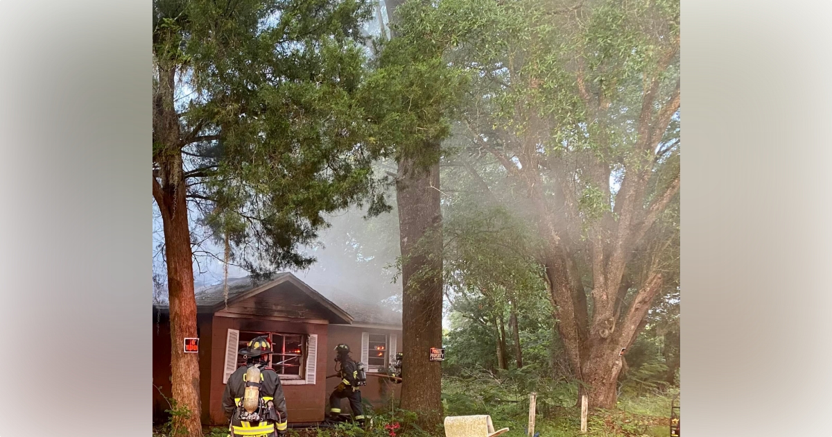 Fire ignites inside empty residence on NW 1st Street 1