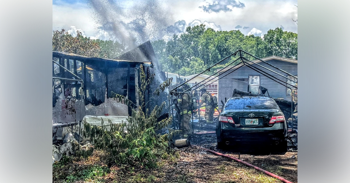 Marion County firefighters battle vehicle mobile home fire at Paddock Park South 6