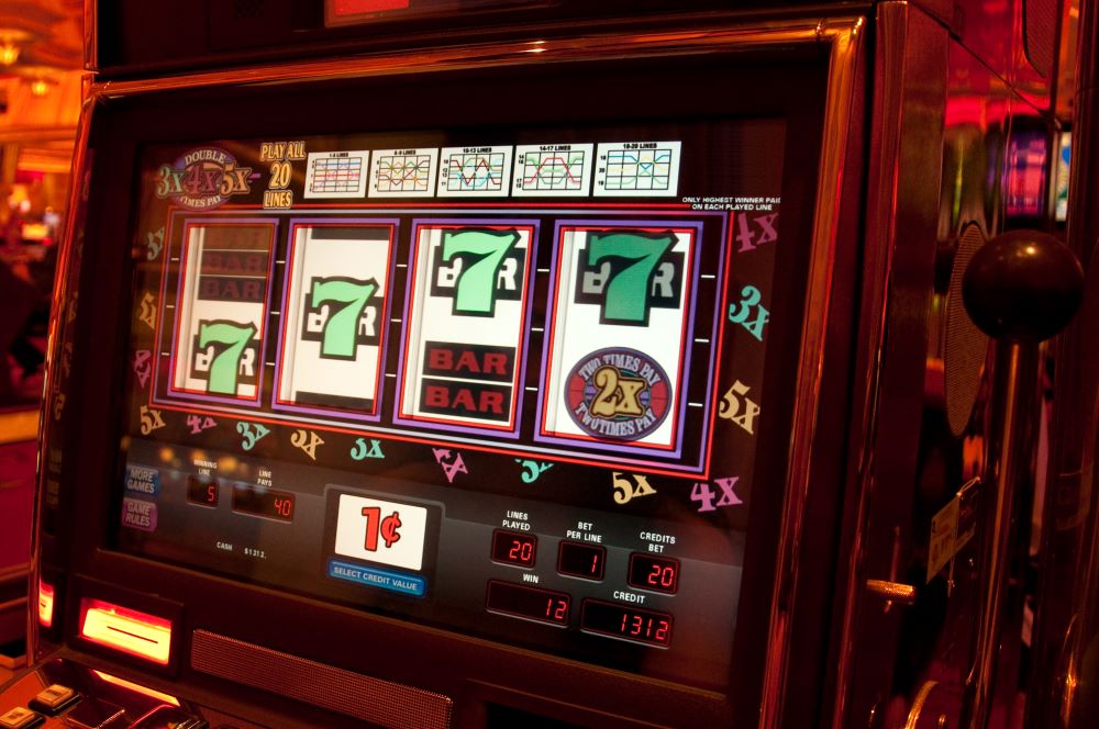 slot machine casino feature image