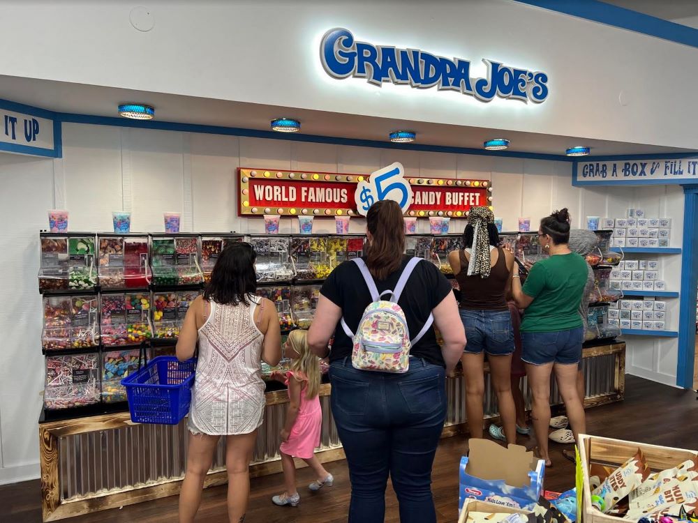 Grandpa Joes Candy Shop 5 candy buffet resized