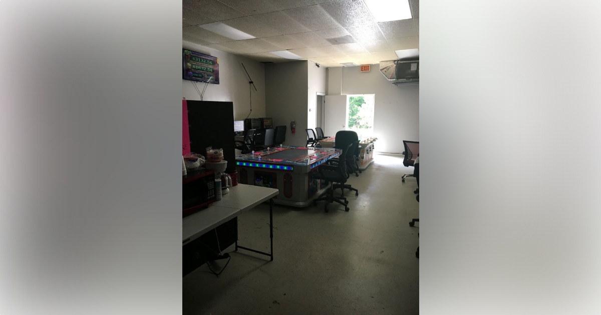Man arrested after MCSO discovers hidden internet cafe inside clothing store 3 Man arrested after MCSO discovers hidden internet cafe inside clothing store 3