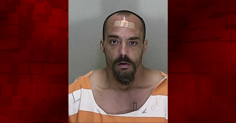 Man on felony probation accused of damaging motel room, stealing items