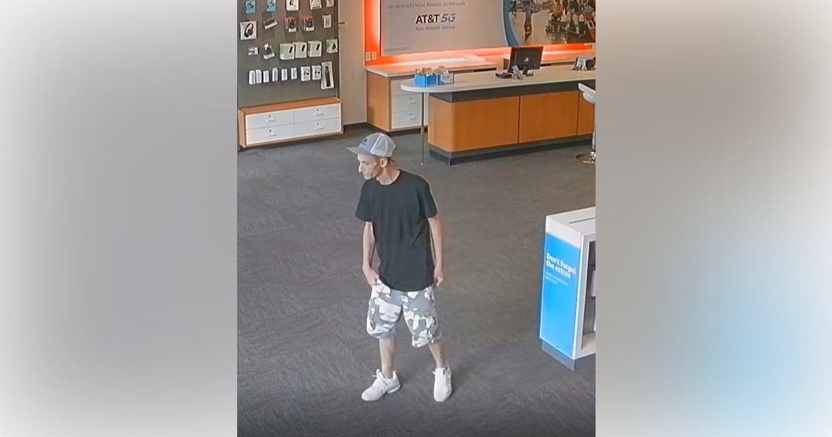 MCSO looking for two individuals suspected of stealing Samsung cellphone from AT038T store 2