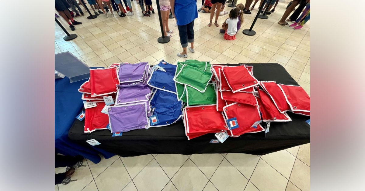 Paddock Mall gives away over 2000 backpacks to local students during back to school event 2