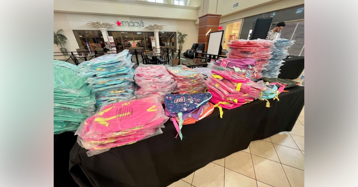 Paddock Mall gives away over 2000 backpacks to local students during back to school event 5