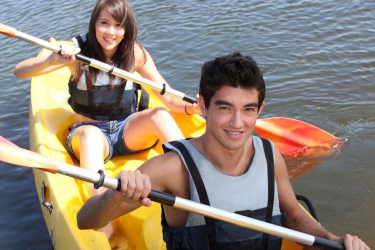 kayak feature image man and woman in kayak