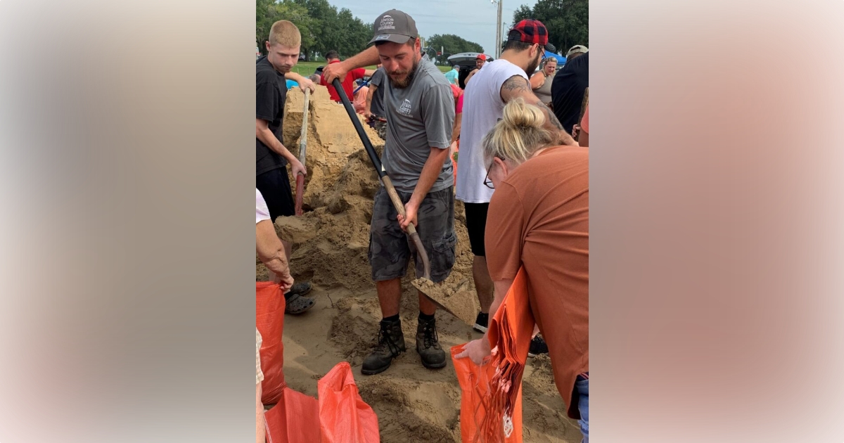 Marion County Parks and Recreation - residents filling sandbags (Hurricane Ian)