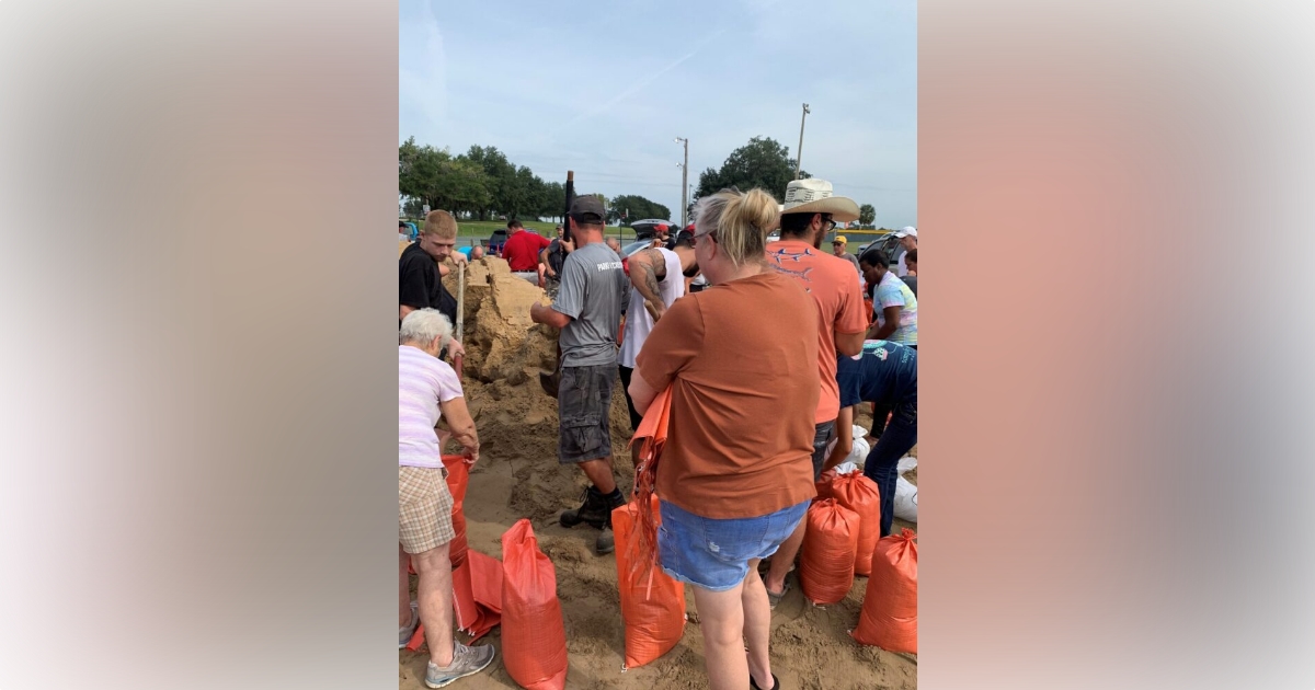 Marion County Parks and Recreation - multiple residents filling sandbags (Hurricane Ian)