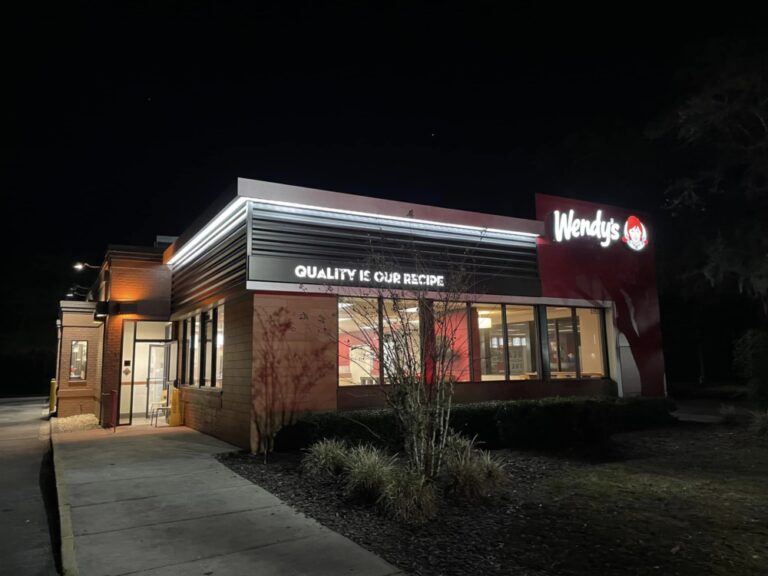 Ocala firefighters extinguish small fire inside Wendy’s