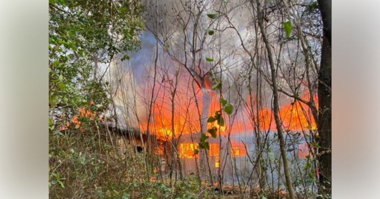 Marion County firefighters battle blaze in abandoned Belleview home