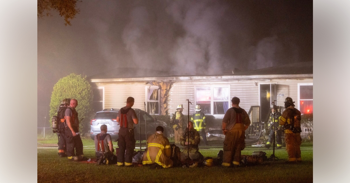 Marion County firefighters battle mobile home fire in Anthony 1