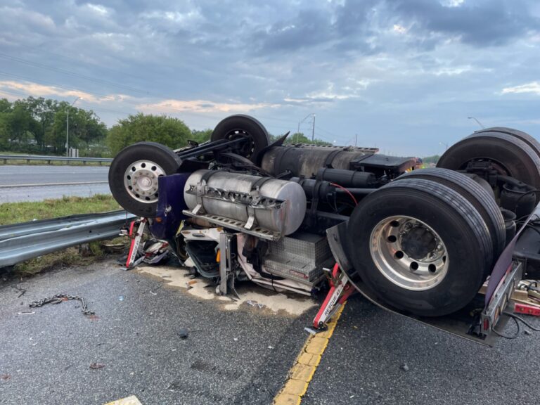 Semi, pickup truck crash on I-75 in Marion County temporarily shuts down northbound lanes