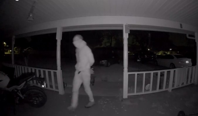 MCSO motorcycle theft suspect (A'pril 29, 2023) man approaching porch (4)