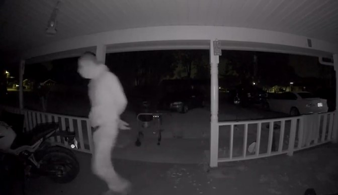 MCSO motorcycle theft suspect (A'pril 29, 2023) man approaching porch (5)