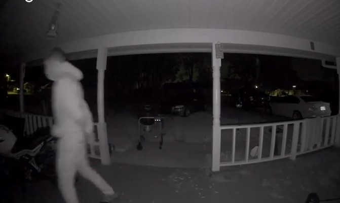 MCSO motorcycle theft suspect (A'pril 29, 2023) man approaching porch (6)