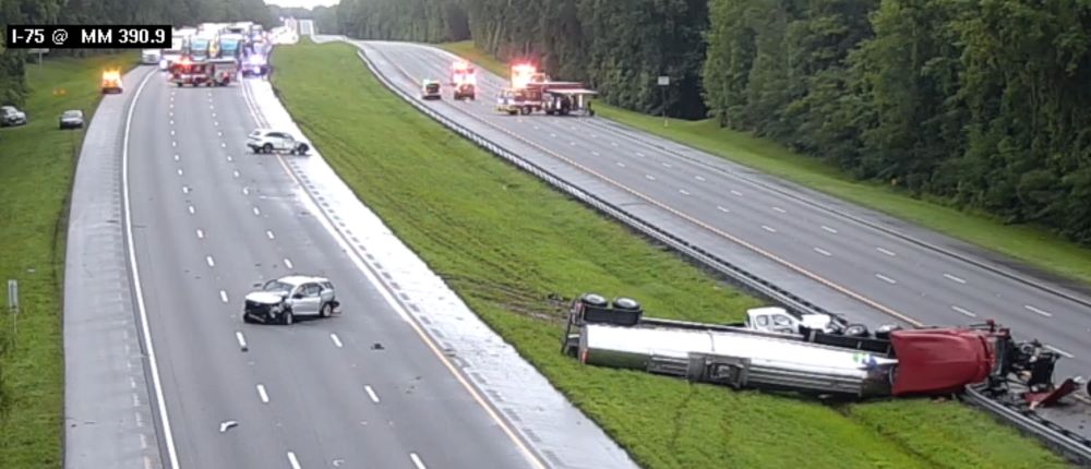 I 75 crash at mile marker 391 in Alachua (chemical spill) 6 20 23 I 75 crash at mile marker 391 in Alachua (chemical spill) 6 20 23