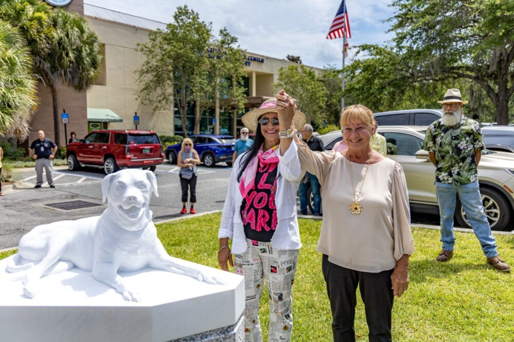 Lilly Barron and sculptor Nilda Comas with statue of Molly