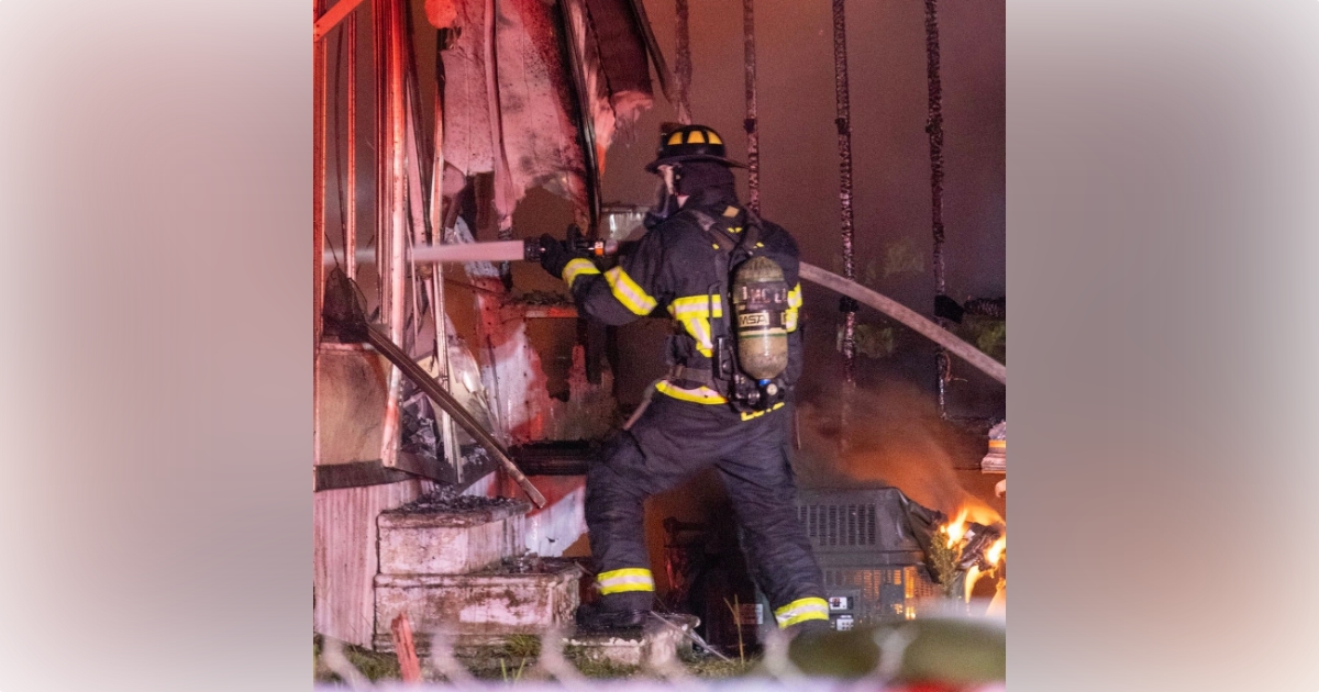 Fire destroys mobile home in Silver Springs 2 Fire destroys mobile home in Silver Springs 2