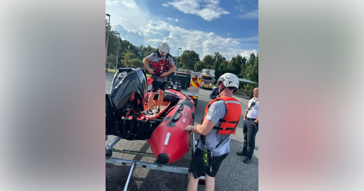 Stranded boater rescued on Lake Weir 3