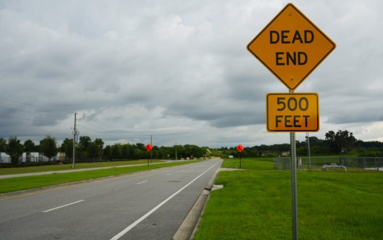 Dead End 500 Feet sign along NW 35th Street
