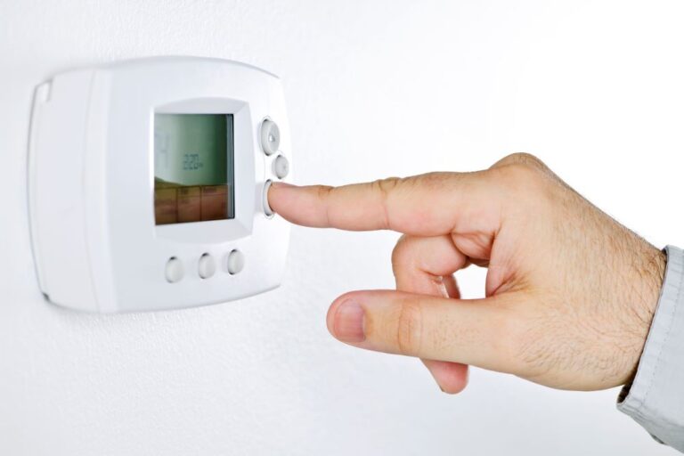 Digital thermostat (feature image)