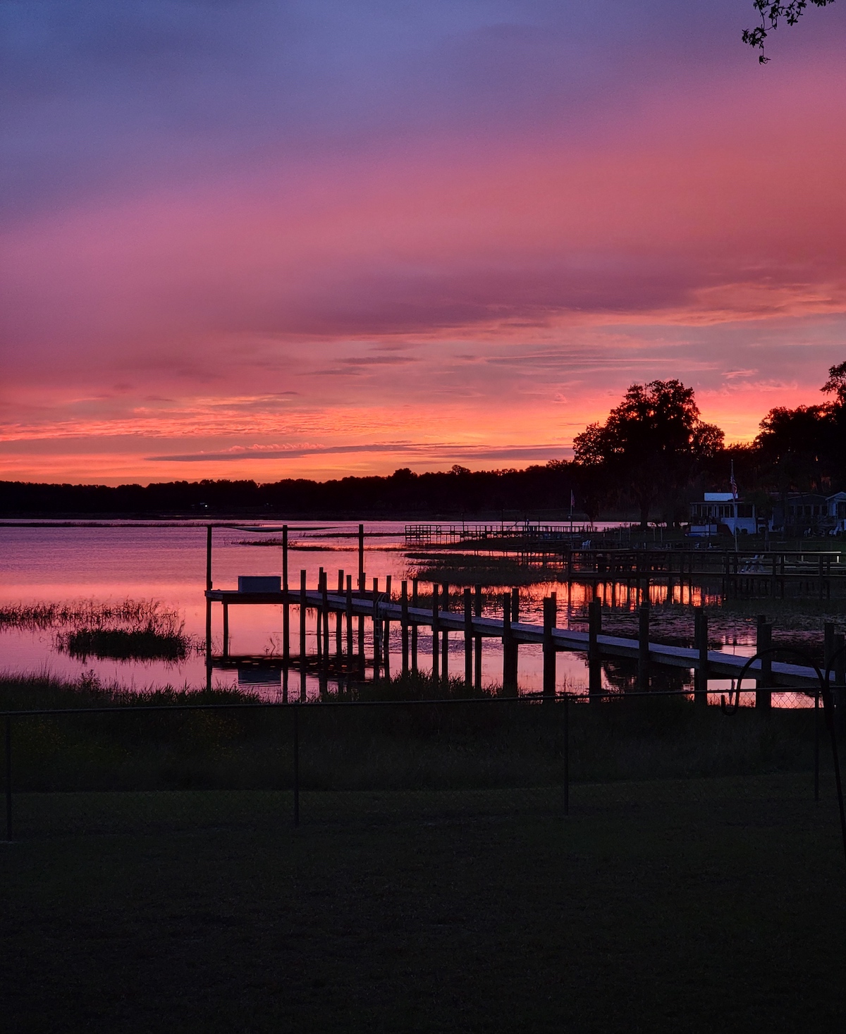 Peaceful sunrise on Smith Lake in Marion County